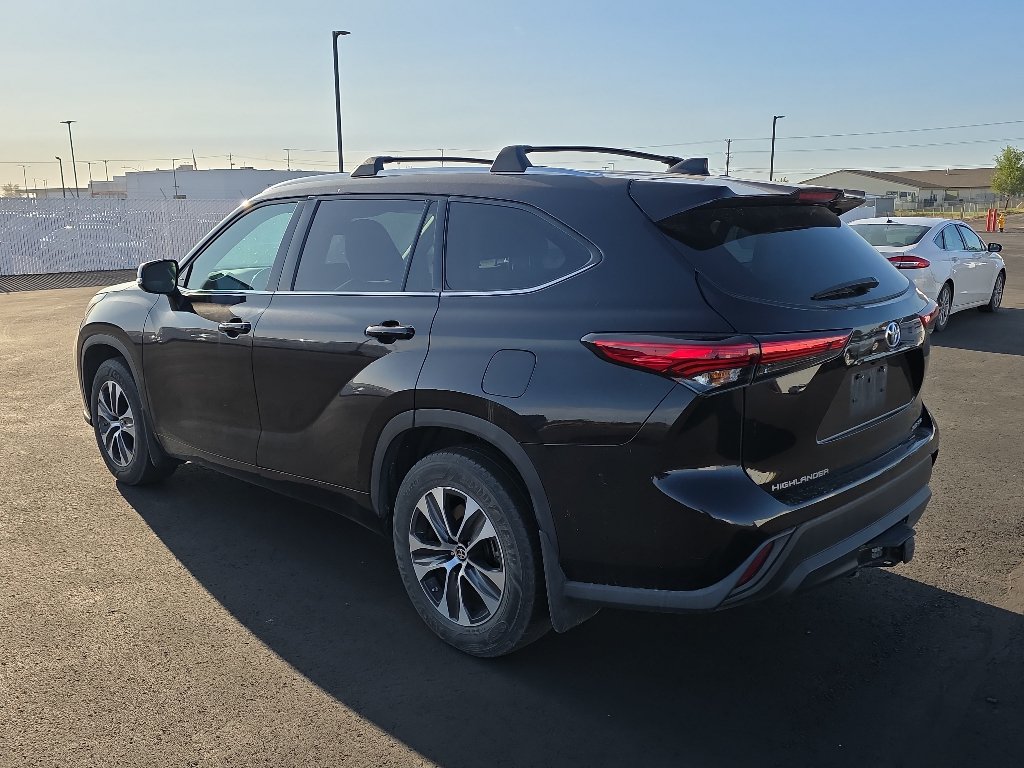 Certified 2021 Toyota Highlander XLE AWD/4WD image 6