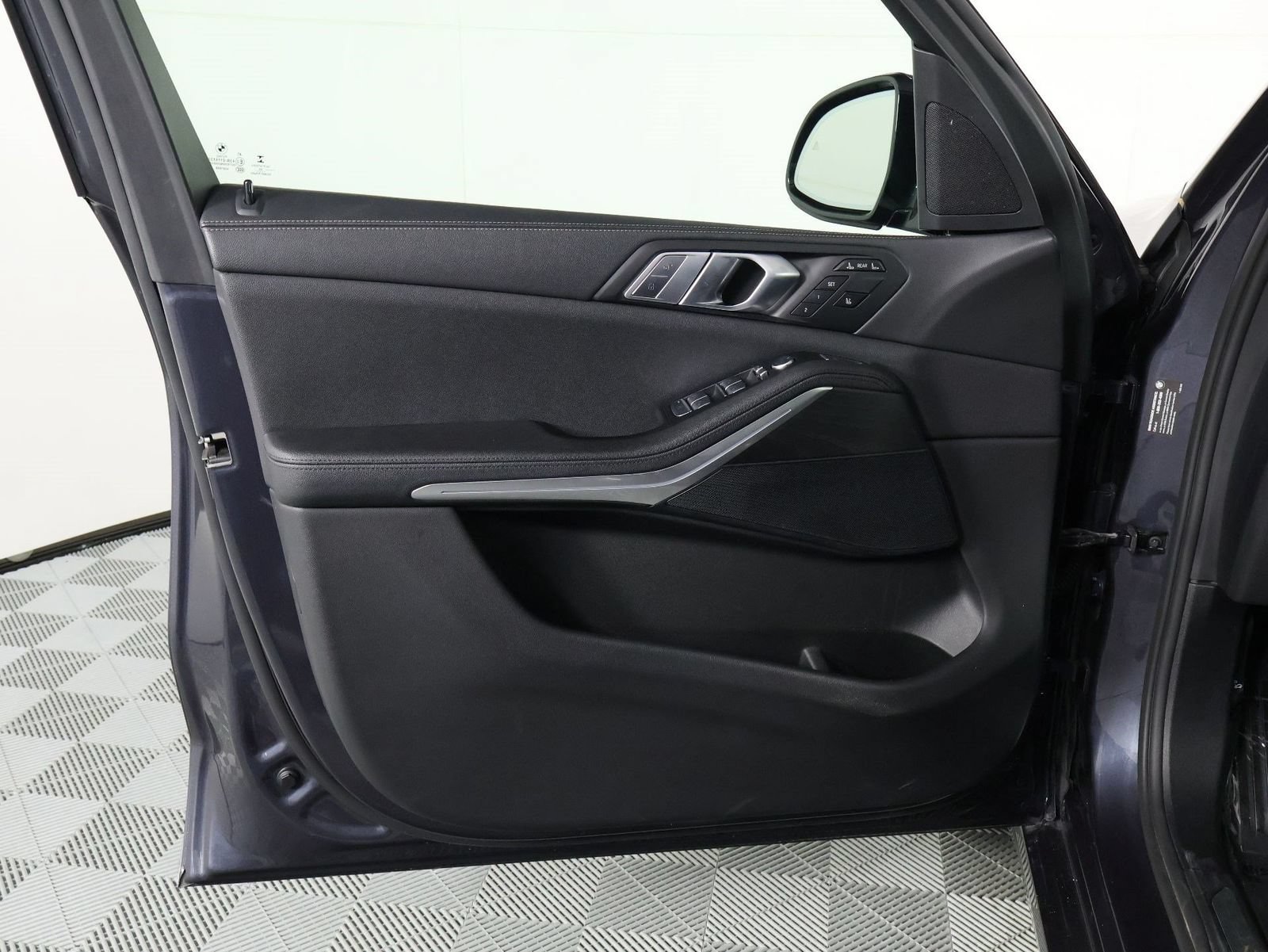 Used 2020 BMW X7 xDrive40i w/ Parking Assistance Package AWD/4WD image 17