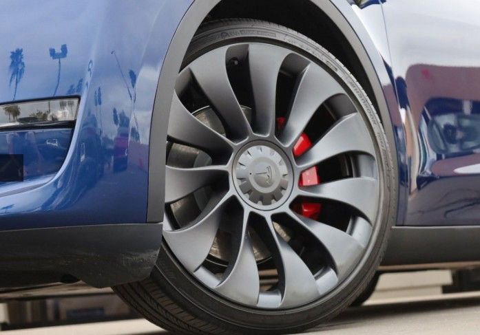 Used 2024 Tesla Model Y Performance image 2