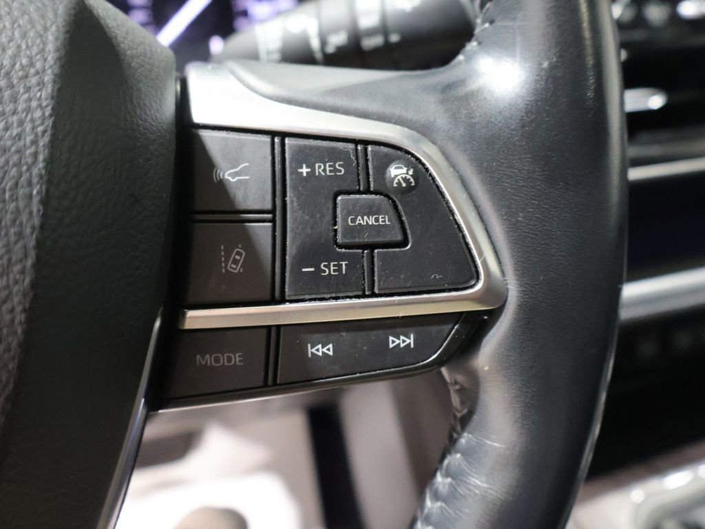Used 2021 Toyota Highlander Limited AWD/4WD image 32