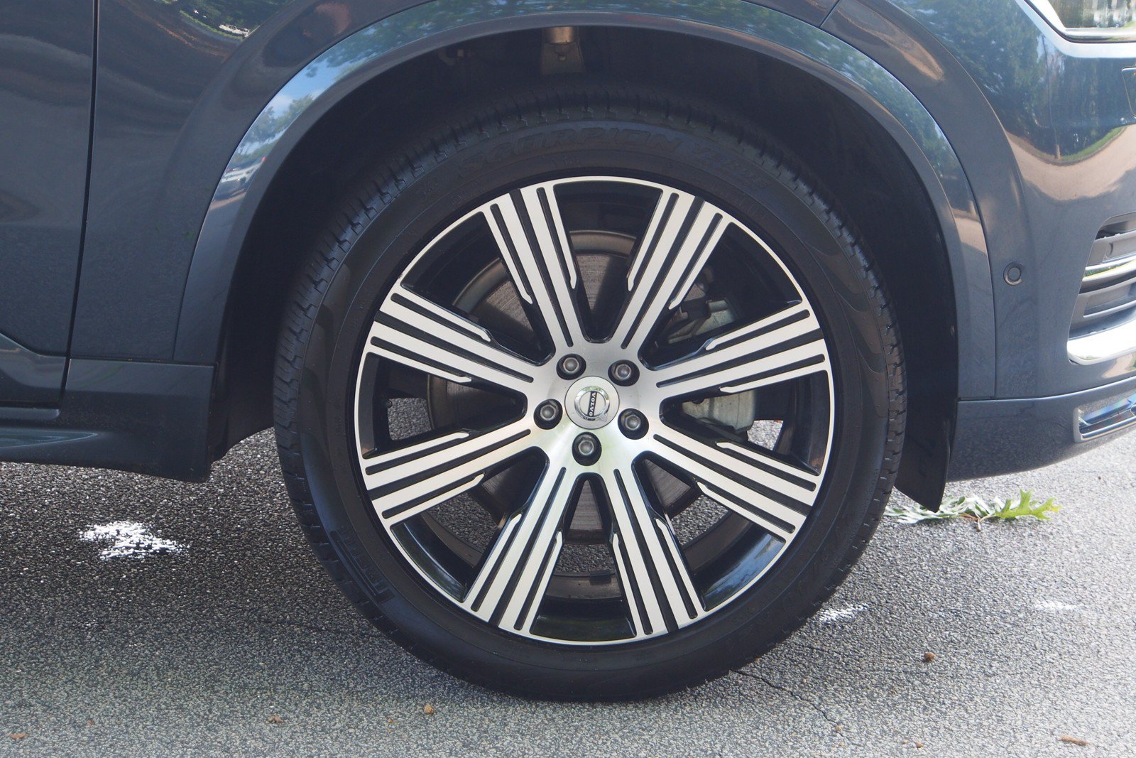 Used 2023 Volvo XC90 B6 Ultimate w/ Protection Package AWD/4WD image 9