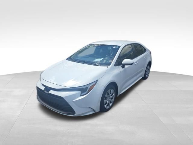 Used 2023 Toyota Corolla LE image 2