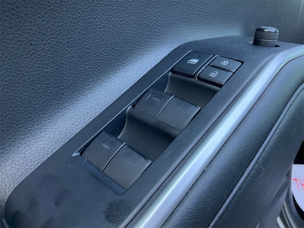 Used 2021 Toyota Highlander XLE image 34