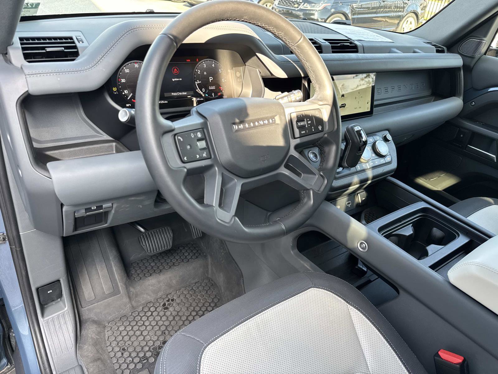 Used 2024 Land Rover Defender 110 X-Dynamic SE image 22