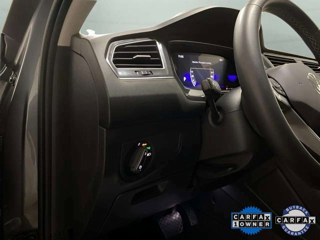 Used 2023 Volkswagen Tiguan SE w/ Panoramic Sunroof Package image 15