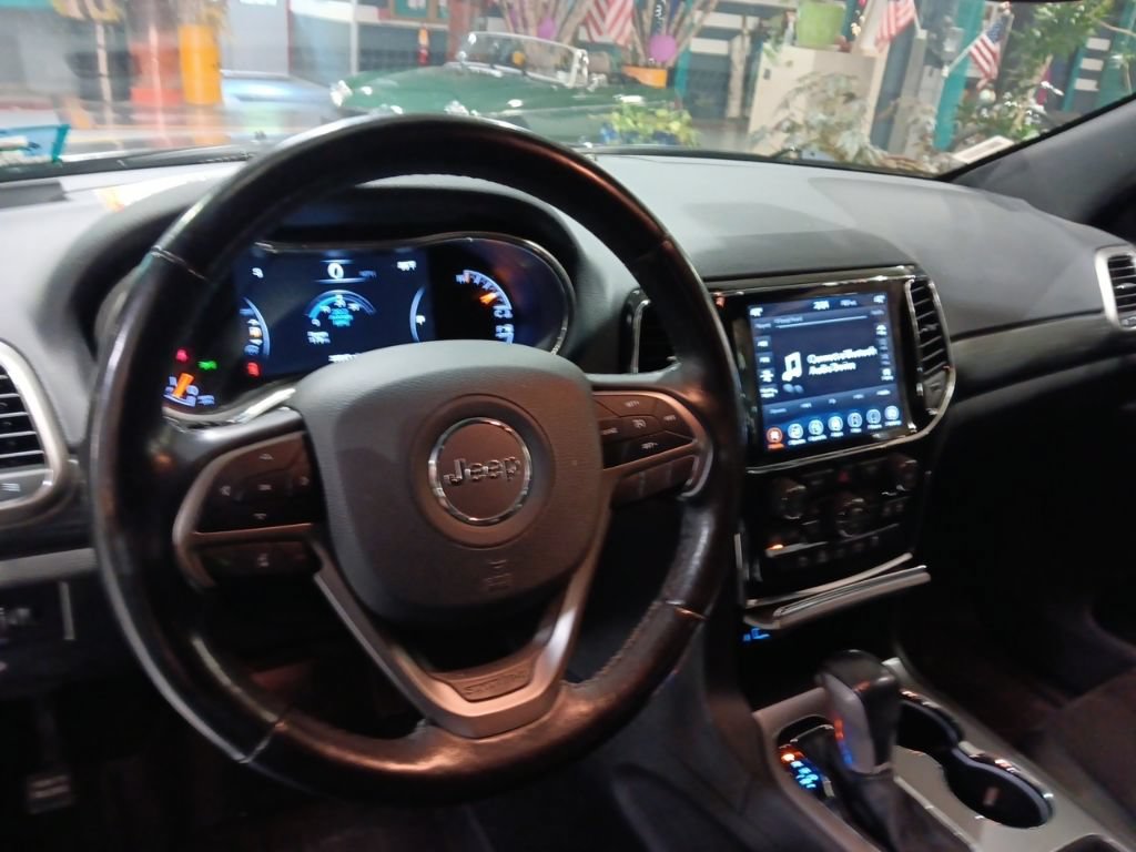 Used 2020 Jeep Grand Cherokee Altitude AWD/4WD image 5
