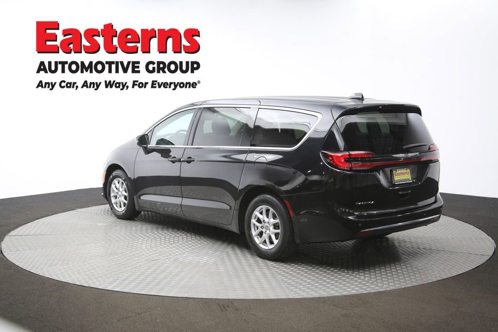 Used 2023 Chrysler Pacifica Touring-L FWD image 63