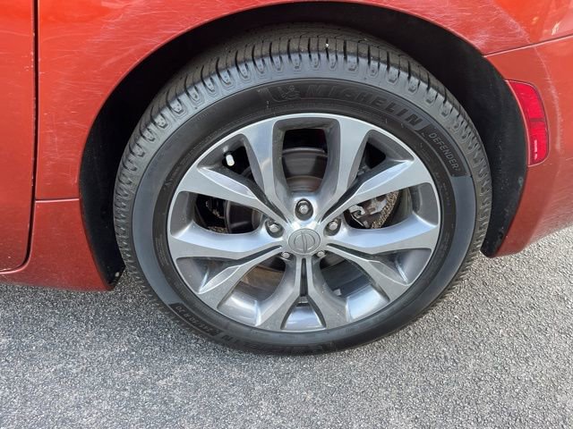 Used 2018 Chrysler Pacifica Limited w/ Tire & Wheel Group image 32