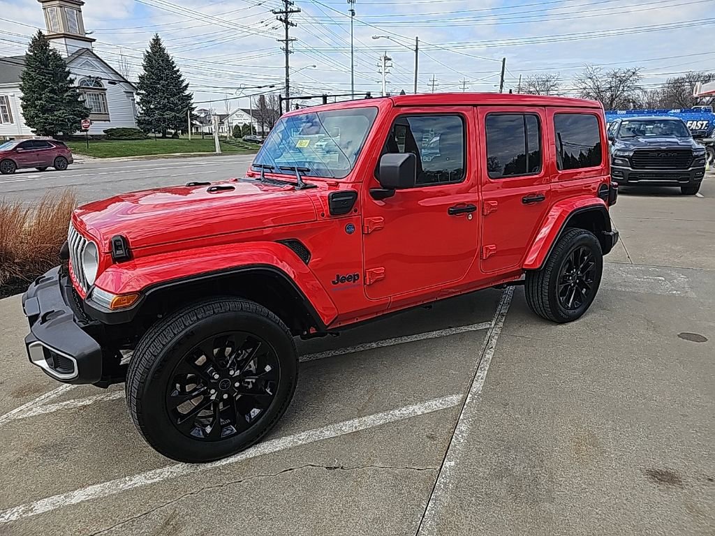 Certified 2025 Jeep Wrangler Unlimited Sahara w/ Safety Group image 9