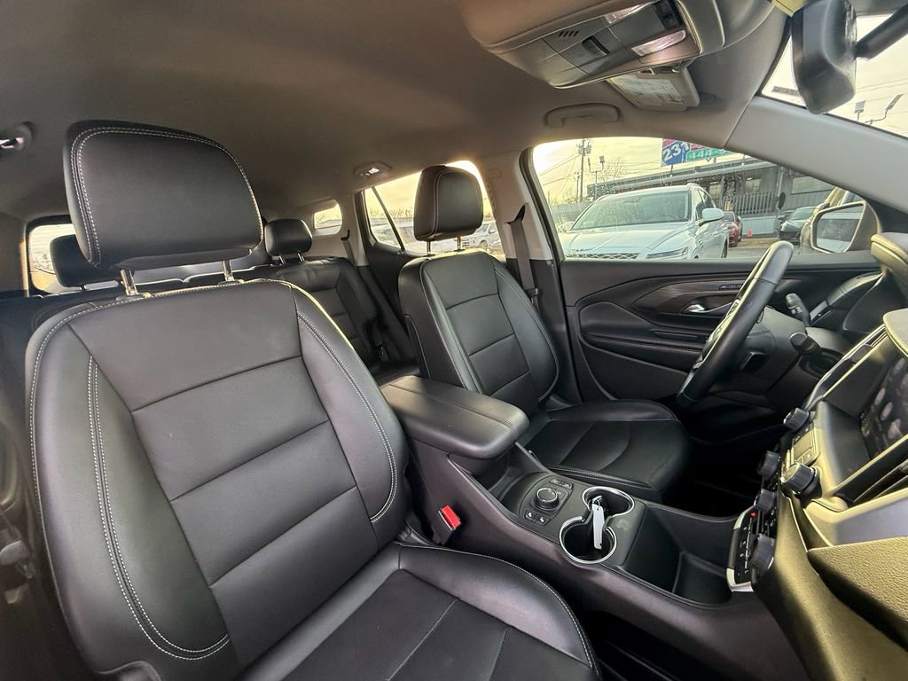 Used 2024 GMC Terrain SLT image 23