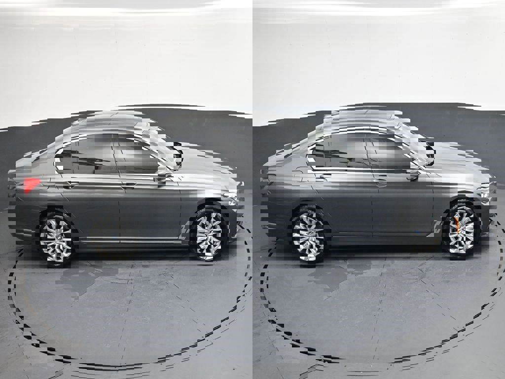 Used 2018 BMW 740i RWD image 19