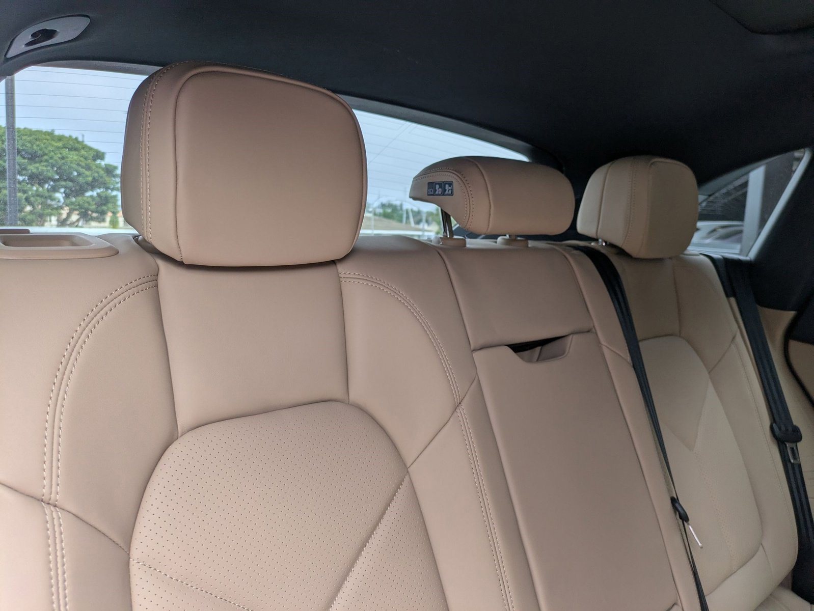 Certified 2025 Porsche Macan AWD/4WD image 24