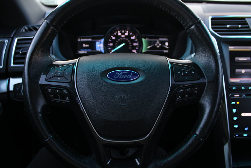 Used 2016 Ford Explorer Limited w/ Equipment Group 301A FWD image 13