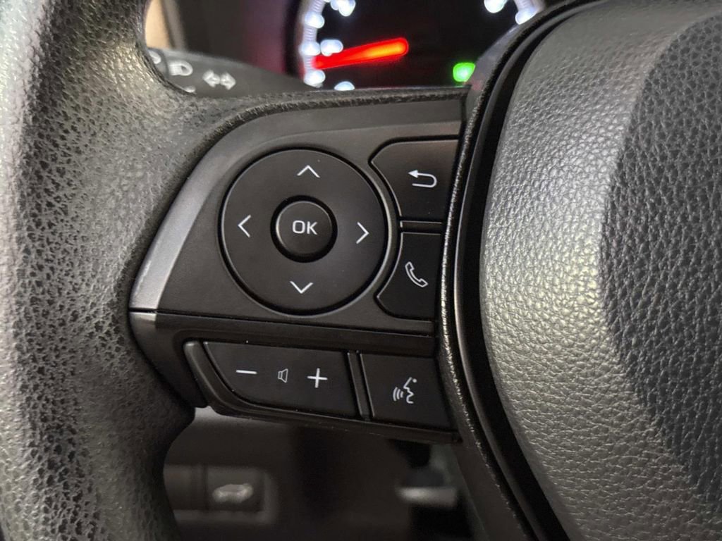 Used 2022 Toyota RAV4 XLE image 40