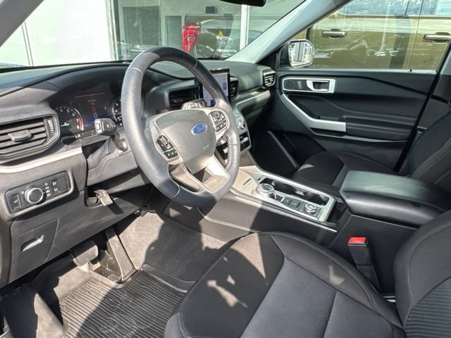 Used 2023 Ford Explorer XLT AWD/4WD image 16