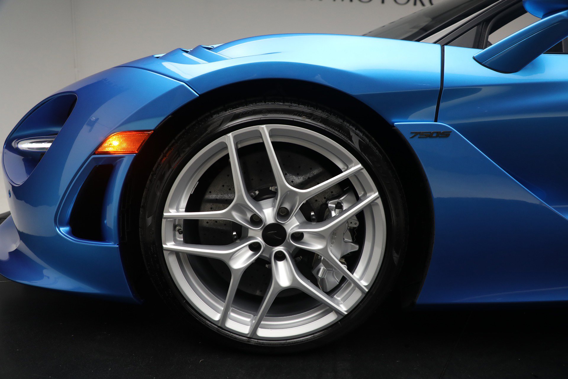 Used 2025 McLaren 750S Spider RWD image 48