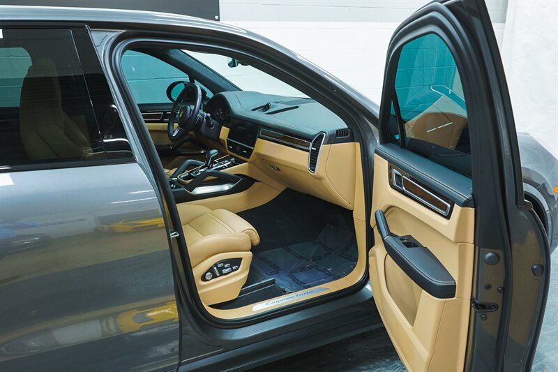 Used 2020 Porsche Cayenne Turbo AWD/4WD image 90