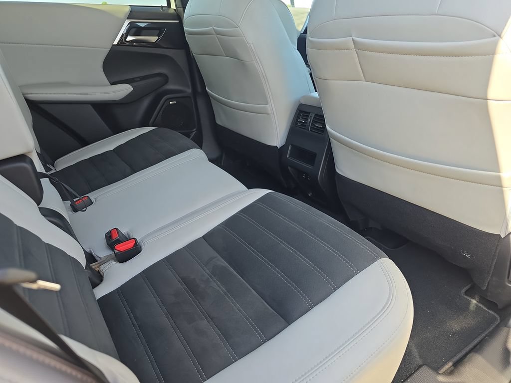 Used 2025 Mitsubishi Outlander SE AWD/4WD image 11