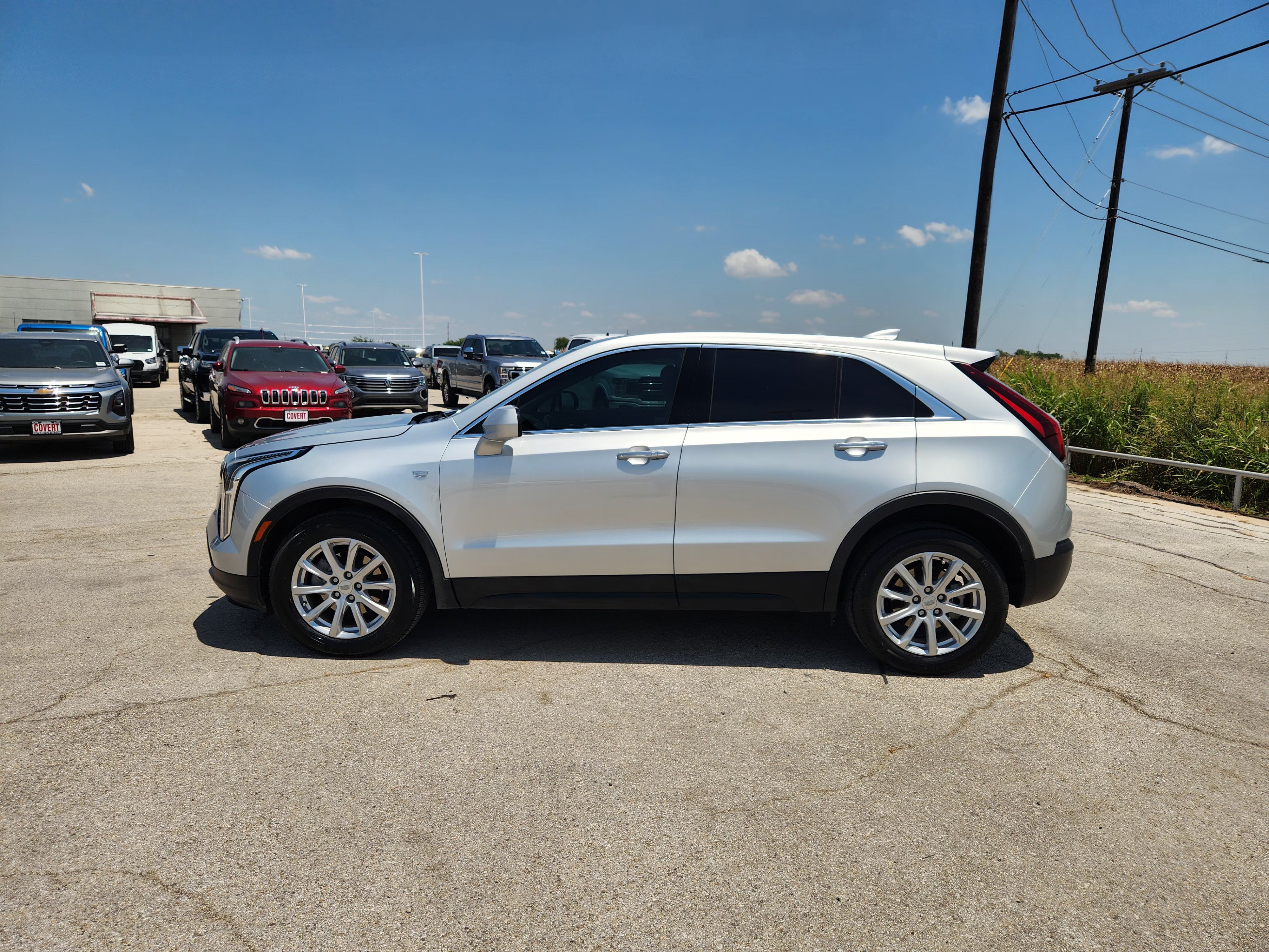 Used 2021 Cadillac XT4 Luxury w/ Cold Weather Package FWD image 4
