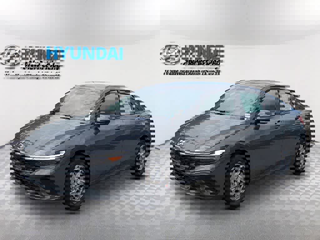 New 2025 Hyundai Elantra SE