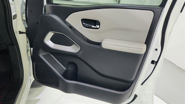 Certified 2025 Nissan Frontier SV RWD image 47