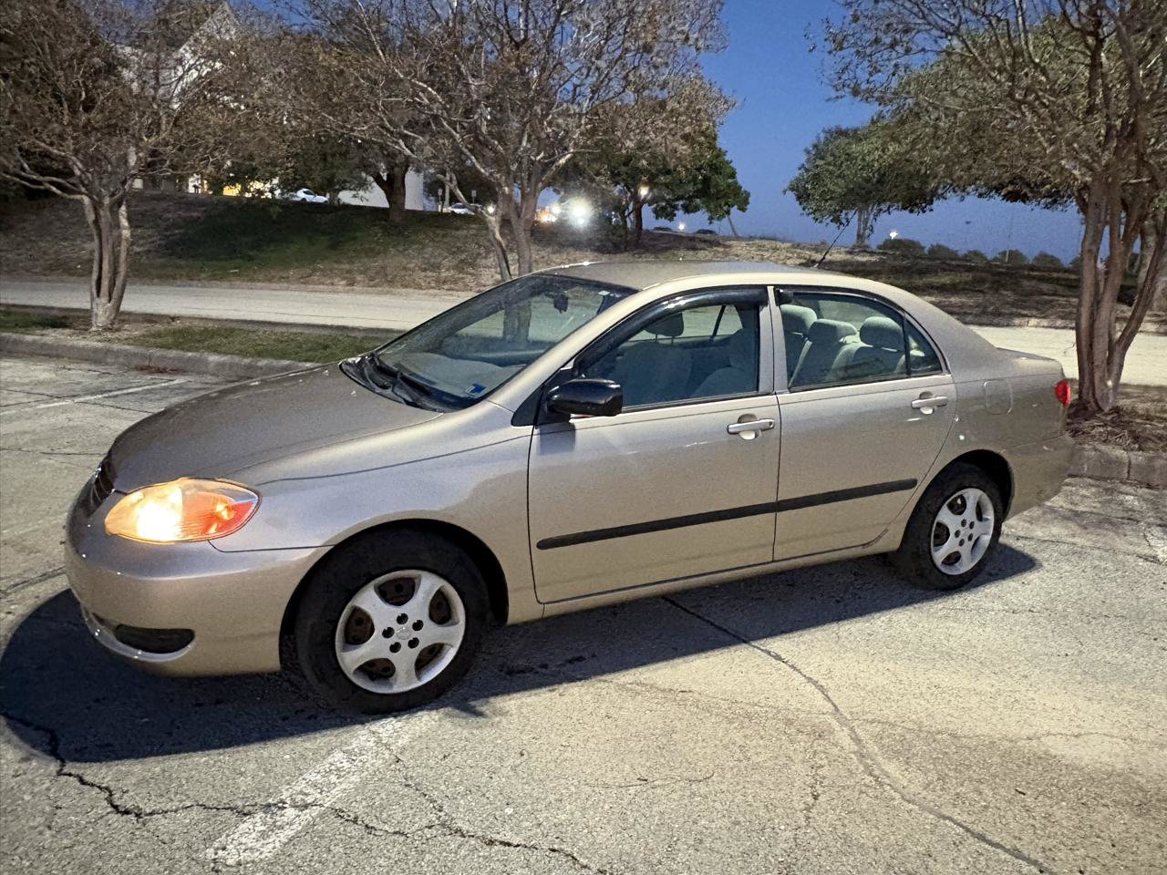 Used 2006 Toyota Corolla CE w/ Upgrade Pkg FWD image 4