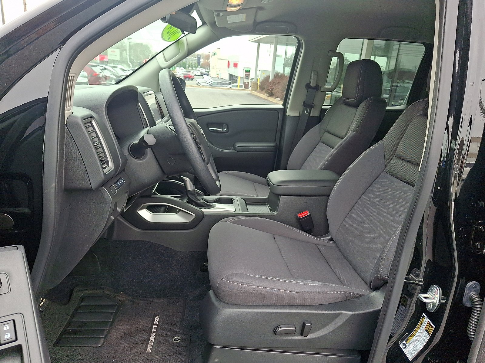 Used 2024 Nissan Frontier SV w/ Tow Package image 14