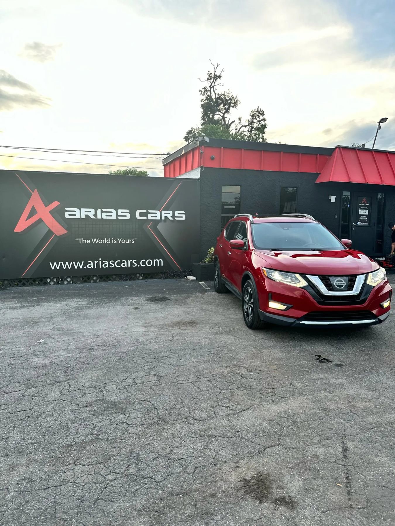 Used 2017 Nissan Rogue SL w/ SL Premium Package image 4