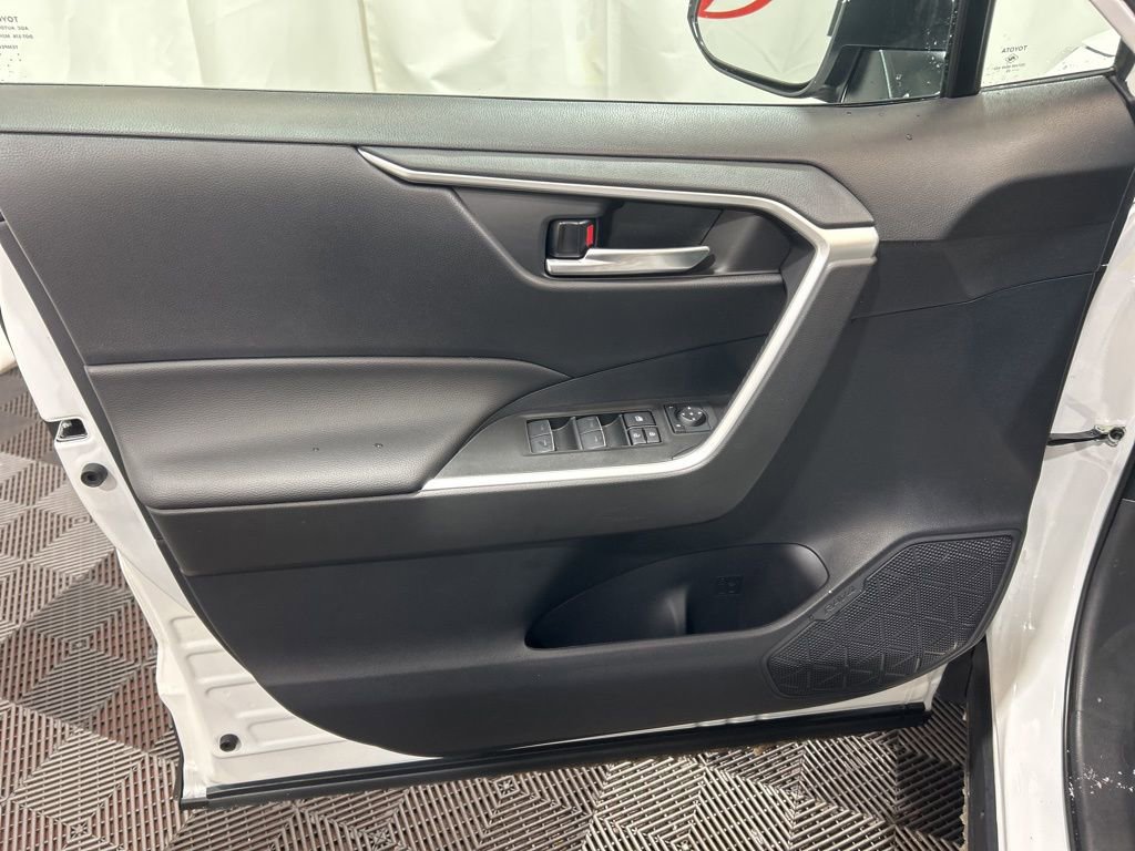 Used 2025 Toyota RAV4 XLE image 23