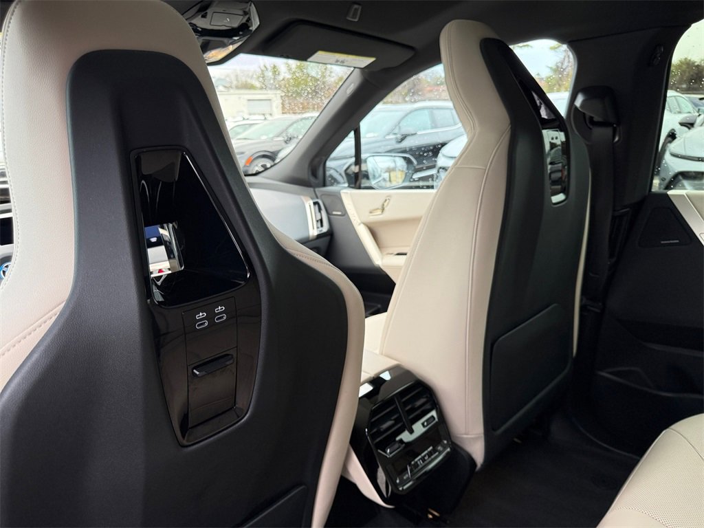 Used 2023 BMW iX xDrive50 w/ Ultimate Package 2 image 24