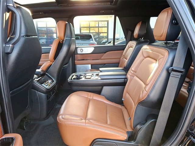 Used 2019 Lincoln Navigator Reserve image 12