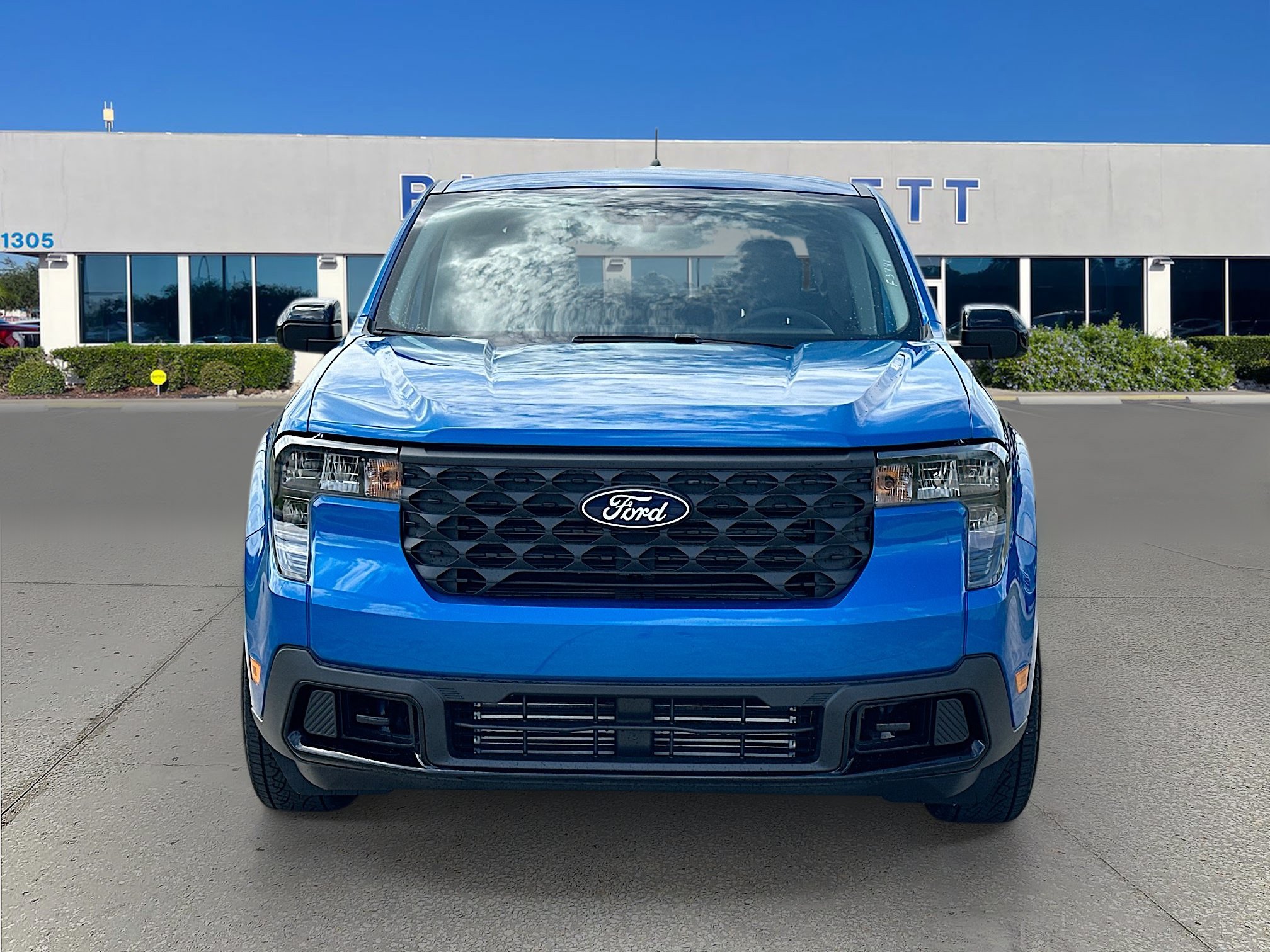 Certified 2025 Ford Maverick XLT w/ XLT Luxury Package AWD/4WD image 2