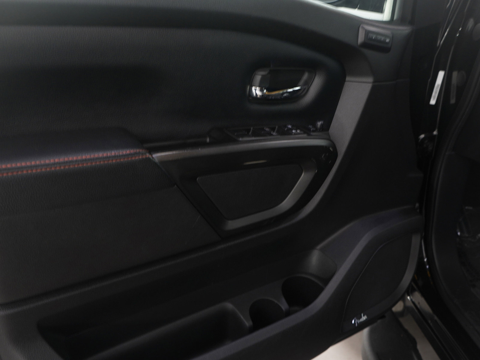 Used 2020 Nissan Titan PRO-4X w/ Pro-4x Convenience Package image 23