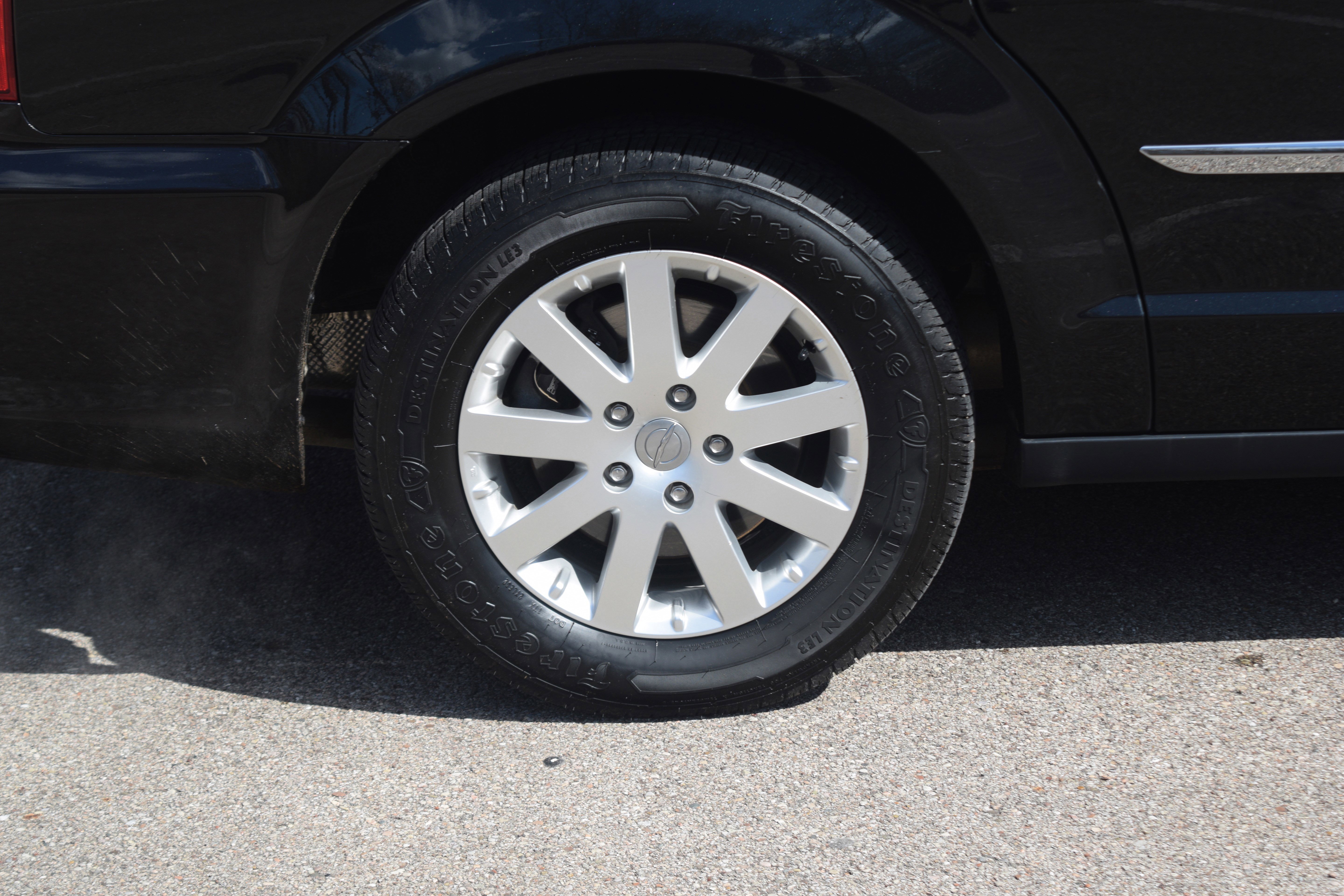 Used 2015 Chrysler Town & Country Touring w/ Driver Convenience Group image 28