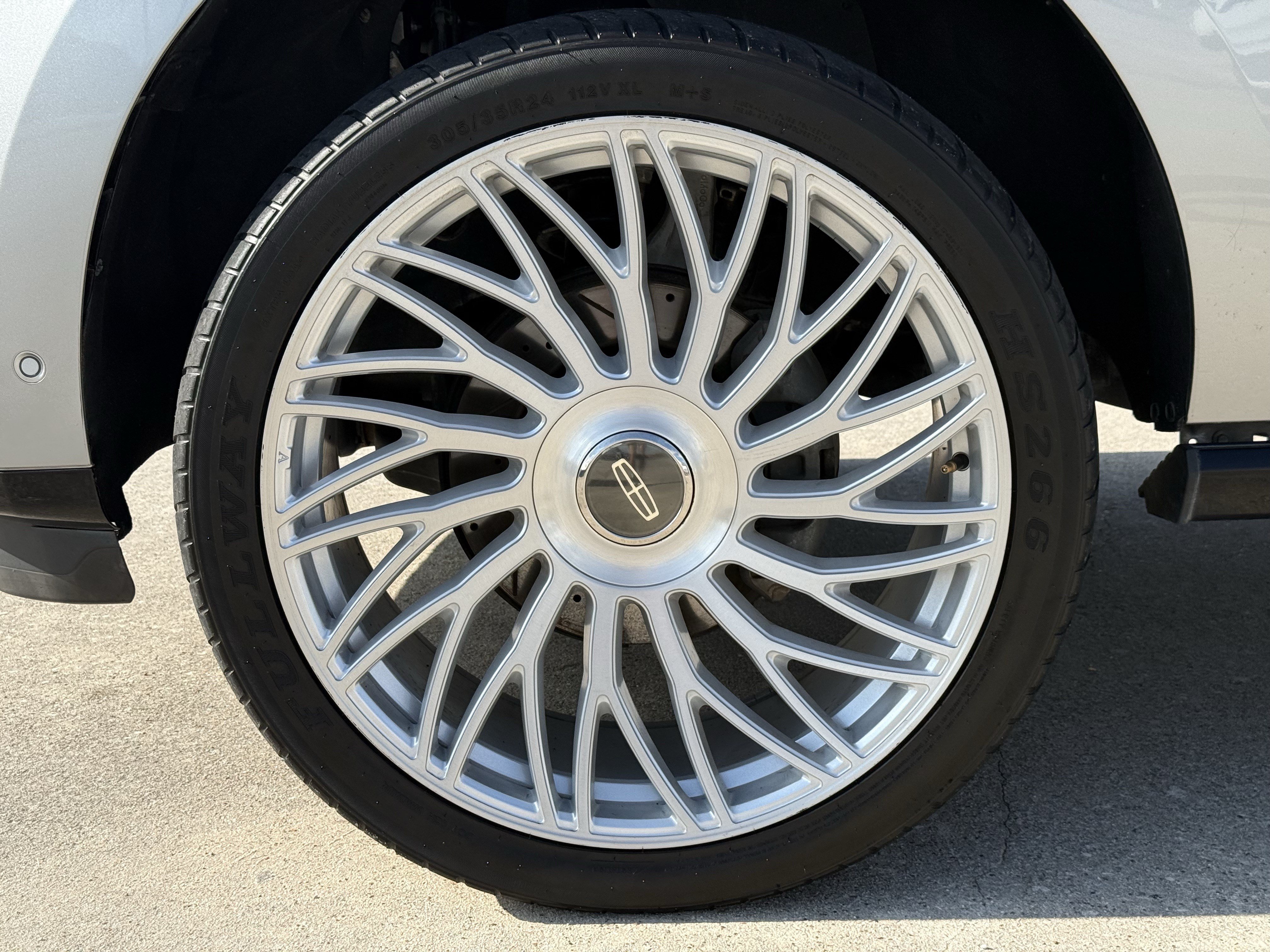 Used 2021 Lincoln Navigator Reserve w/ Luxury Package RWD image 12