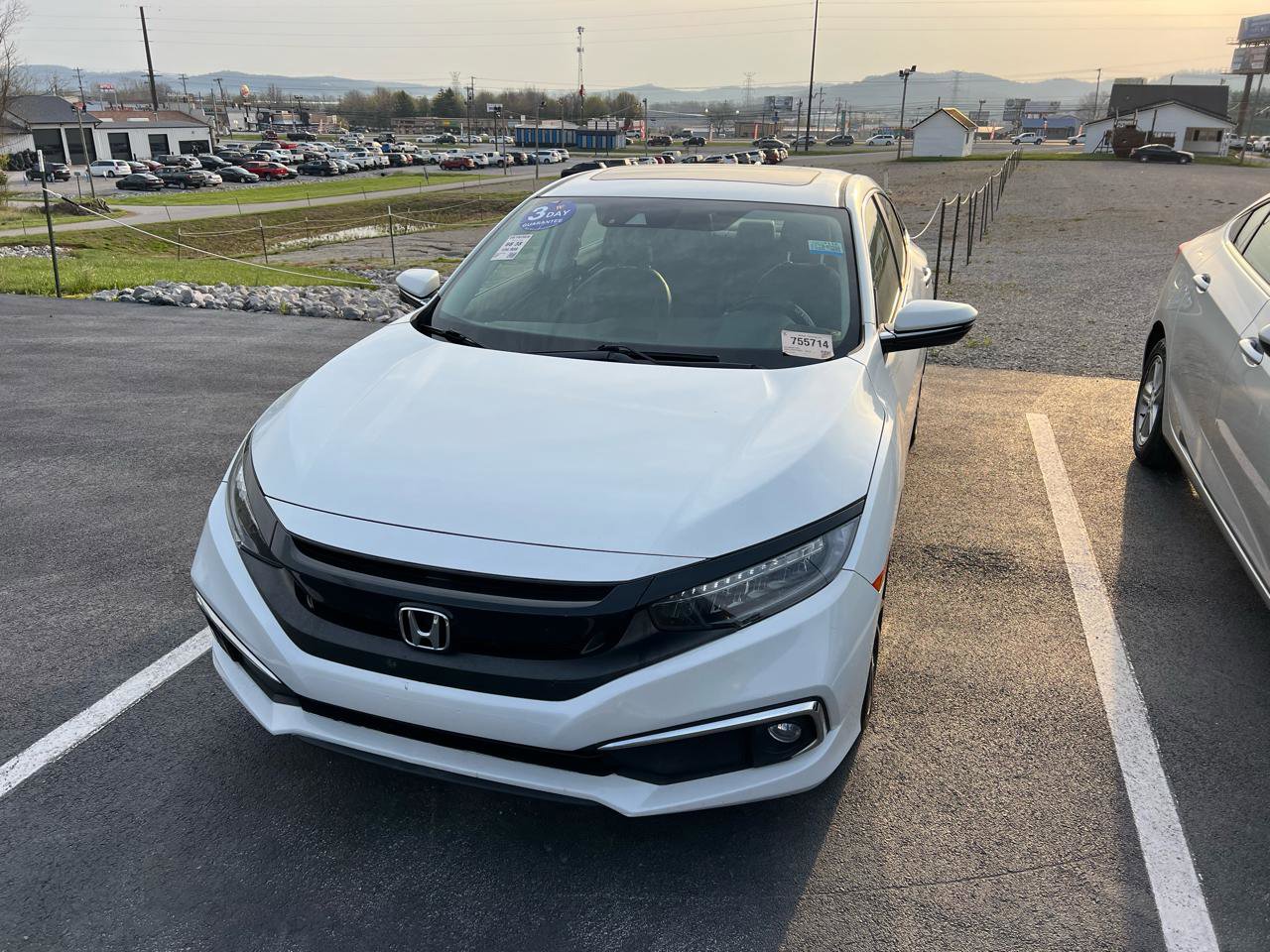 Used 2019 Honda Civic Touring image 2