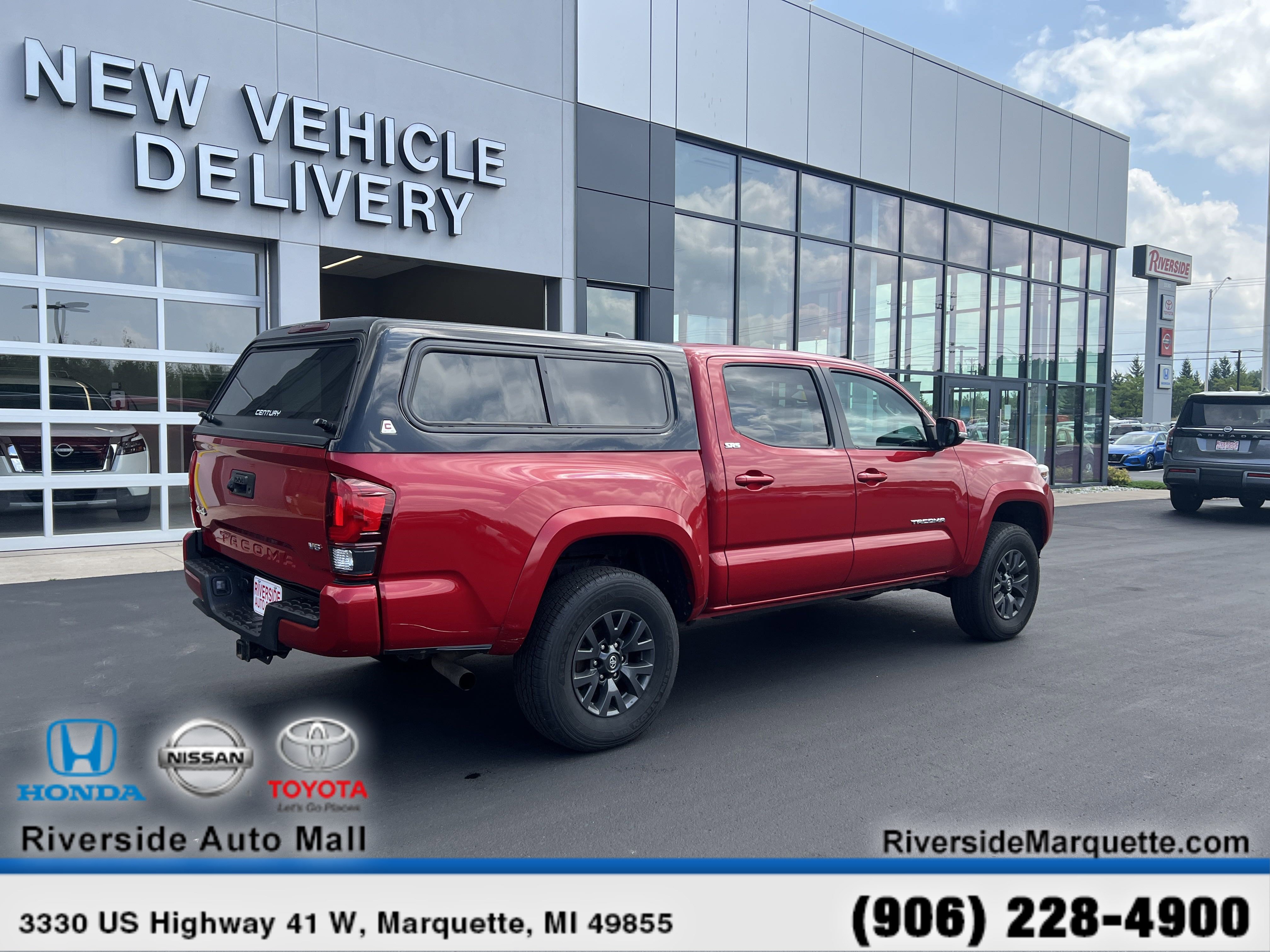 Used 2023 Toyota Tacoma SR5 w/ Technology Package image 9
