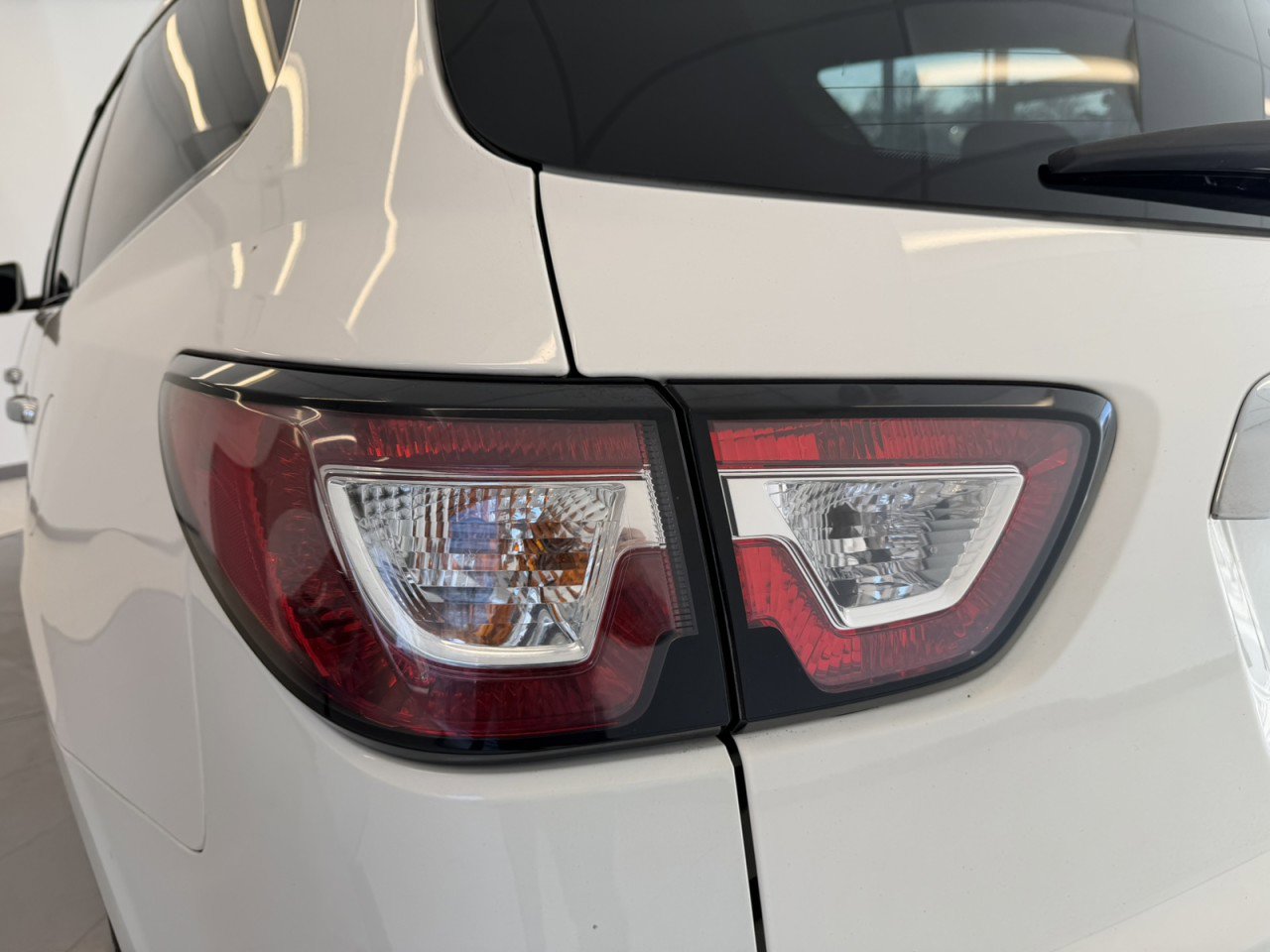 Used 2015 Chevrolet Traverse LT image 41