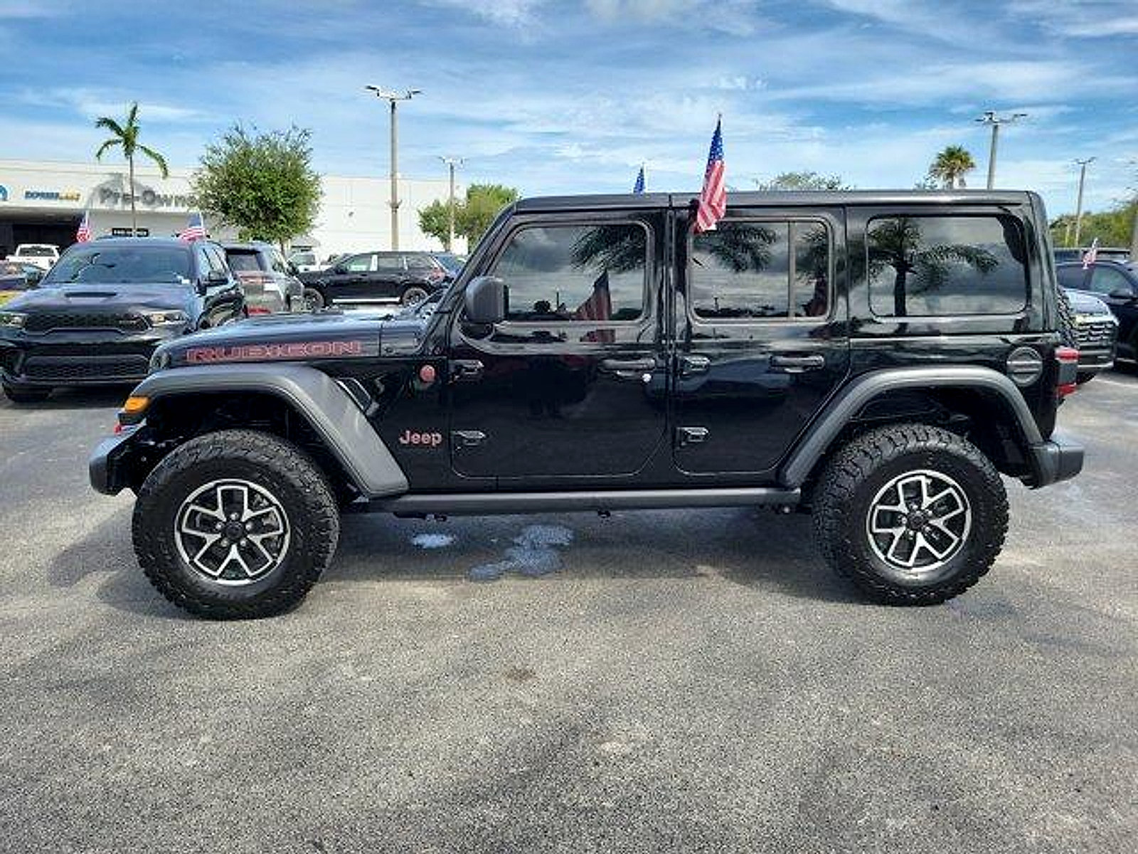 Used 2025 Jeep Wrangler Unlimited Rubicon w/ Convenience Group AWD/4WD image 4