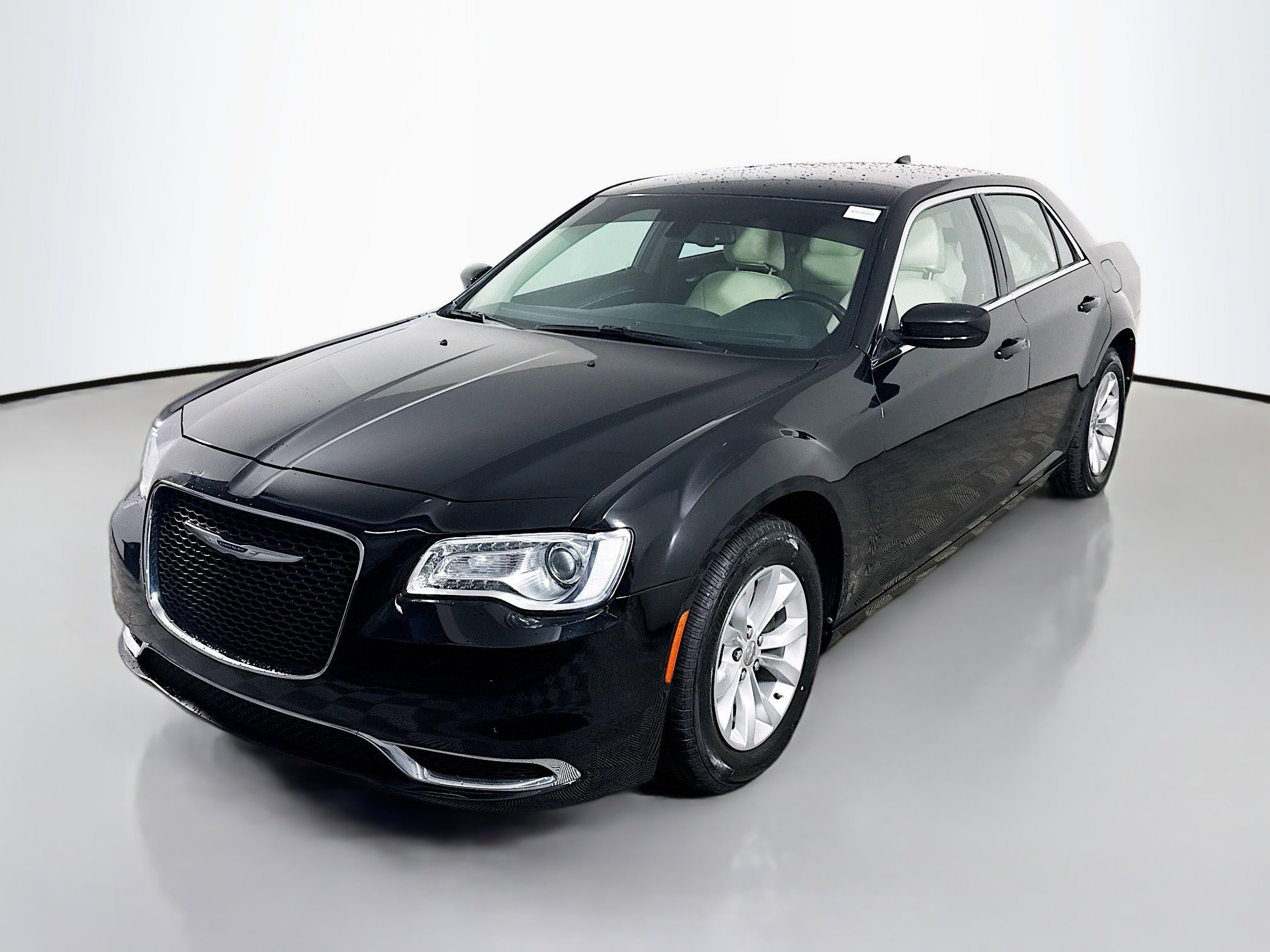 Used 2020 Chrysler 300 Touring image 4