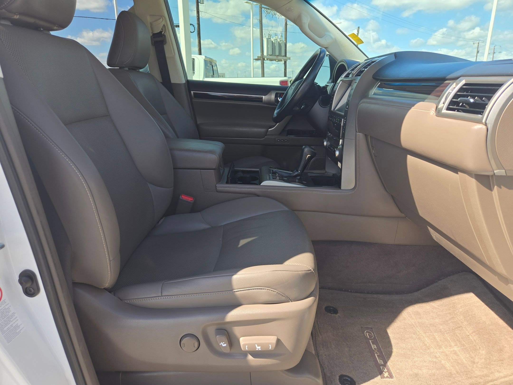 Used 2018 Lexus GX 460 w/ Navigation Package image 26