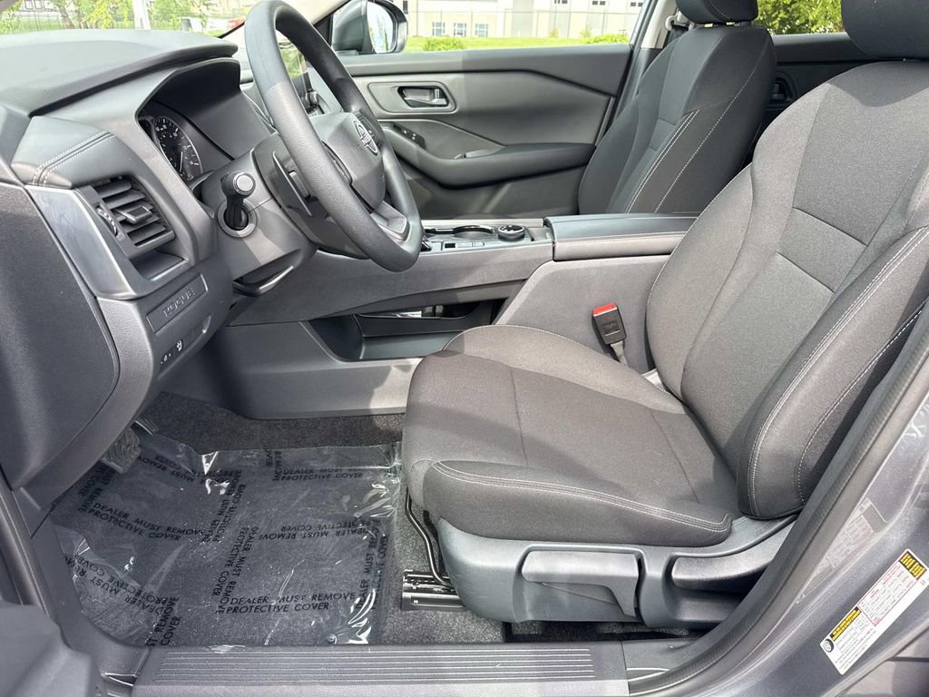Used 2025 Nissan Rogue S AWD/4WD image 24