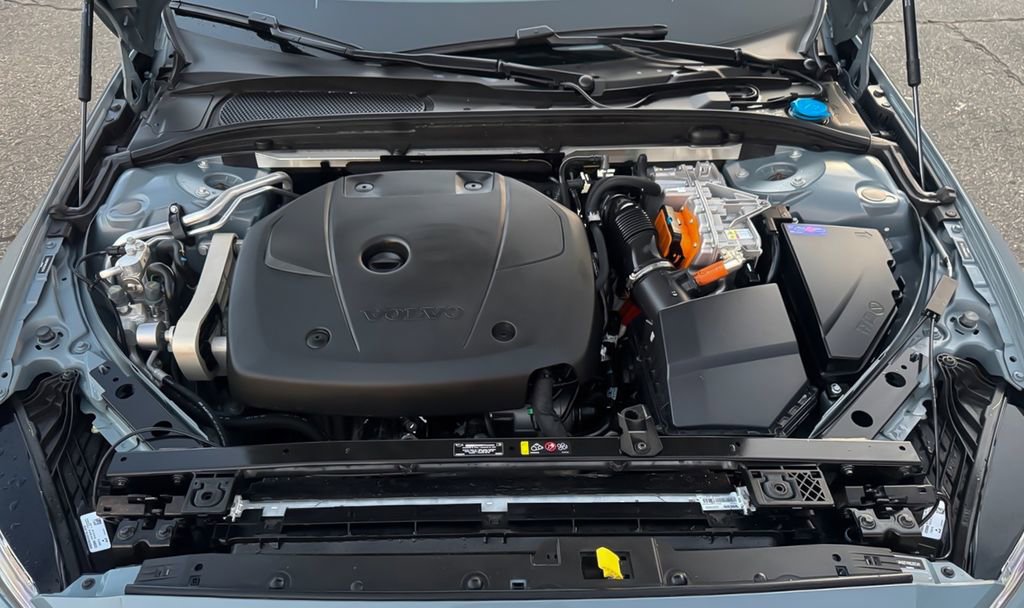 Used 2024 Volvo S60 T8 Ultimate image 32
