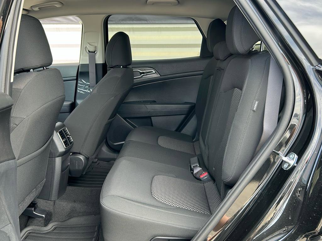 New 2025 Kia Sportage LX image 12