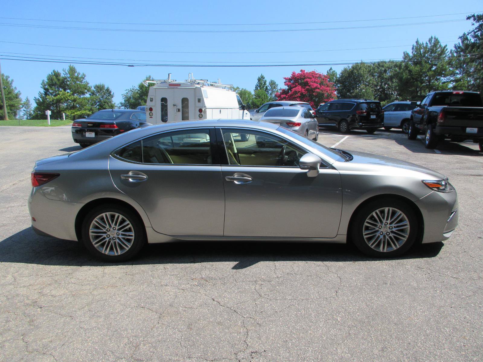 Used 2017 Lexus ES 350 w/ Premium Package FWD image 4