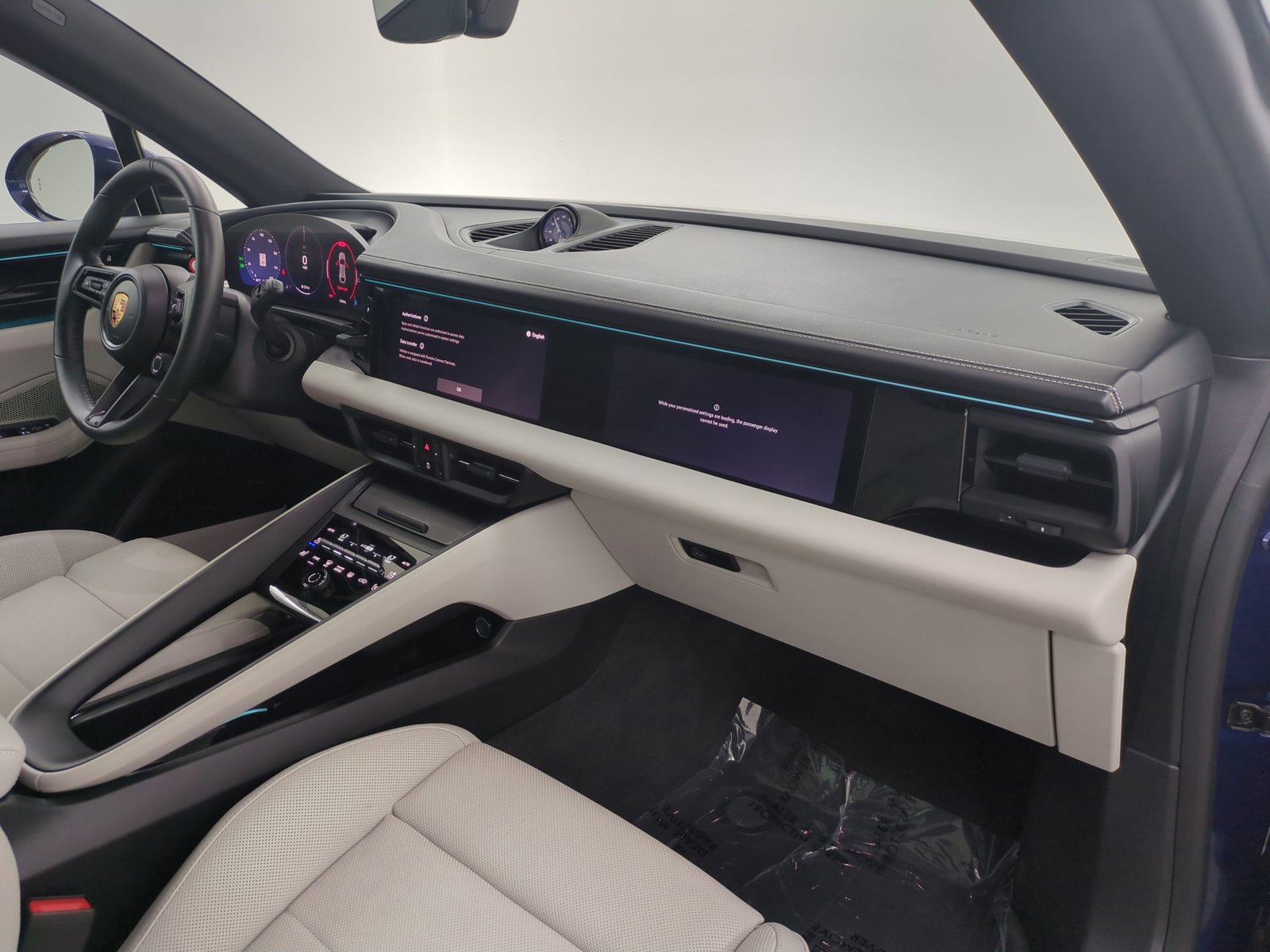 Certified 2025 Porsche Macan 4 Electric image 27