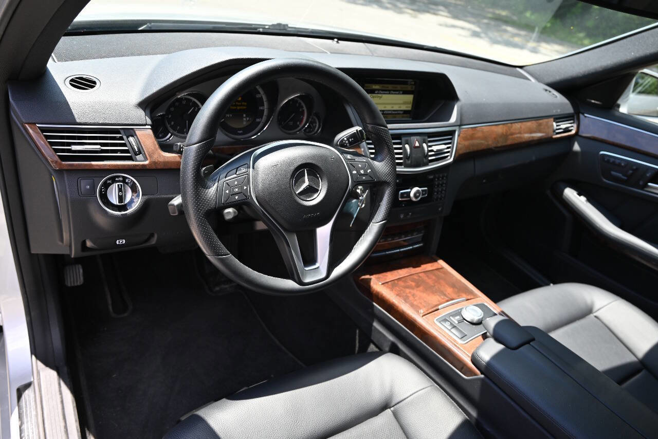 Used 2012 Mercedes-Benz E 350 4MATIC Sedan image 12