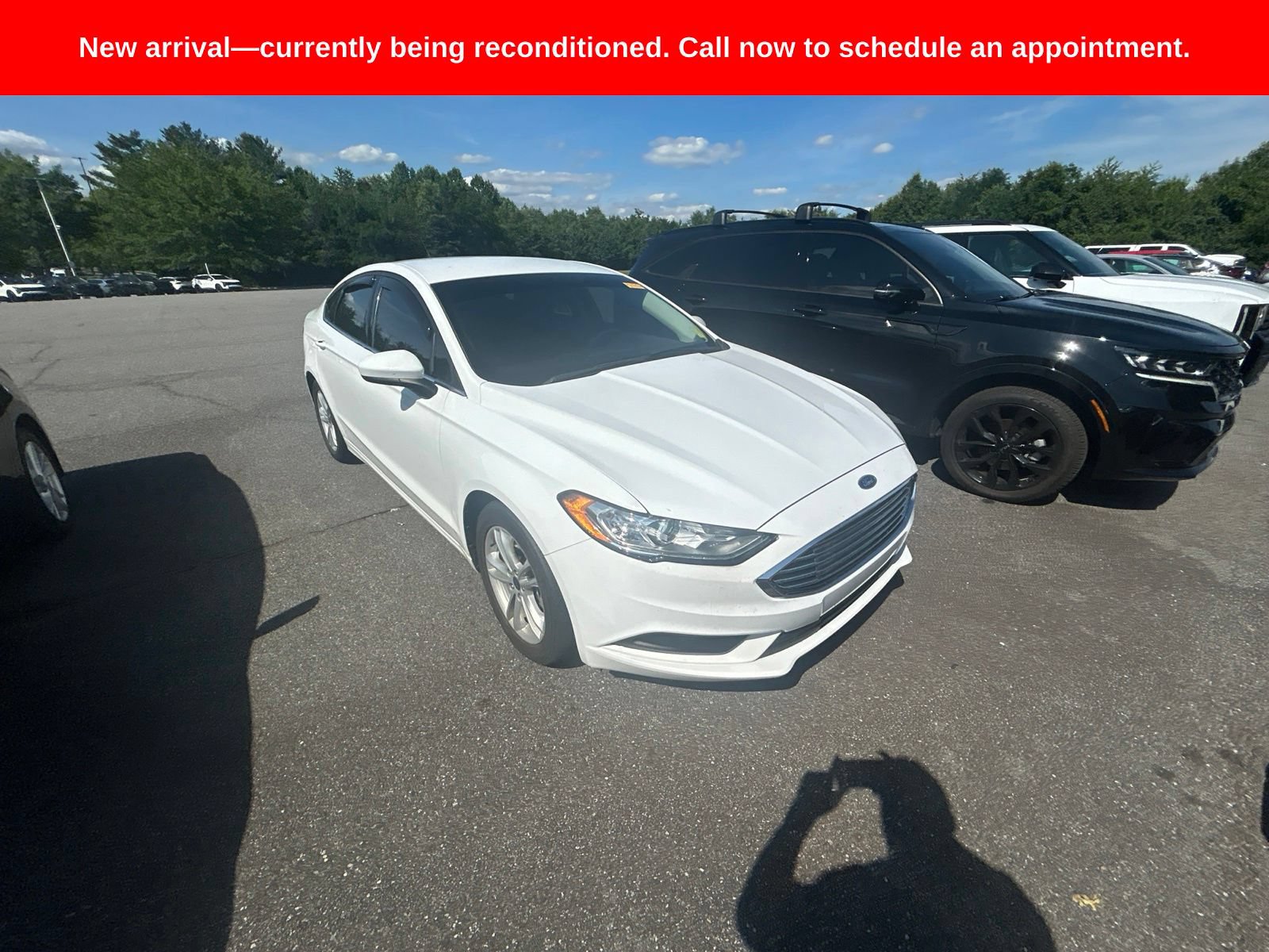Used 2018 Ford Fusion SE w/ Fusion SE Technology Package FWD image 4