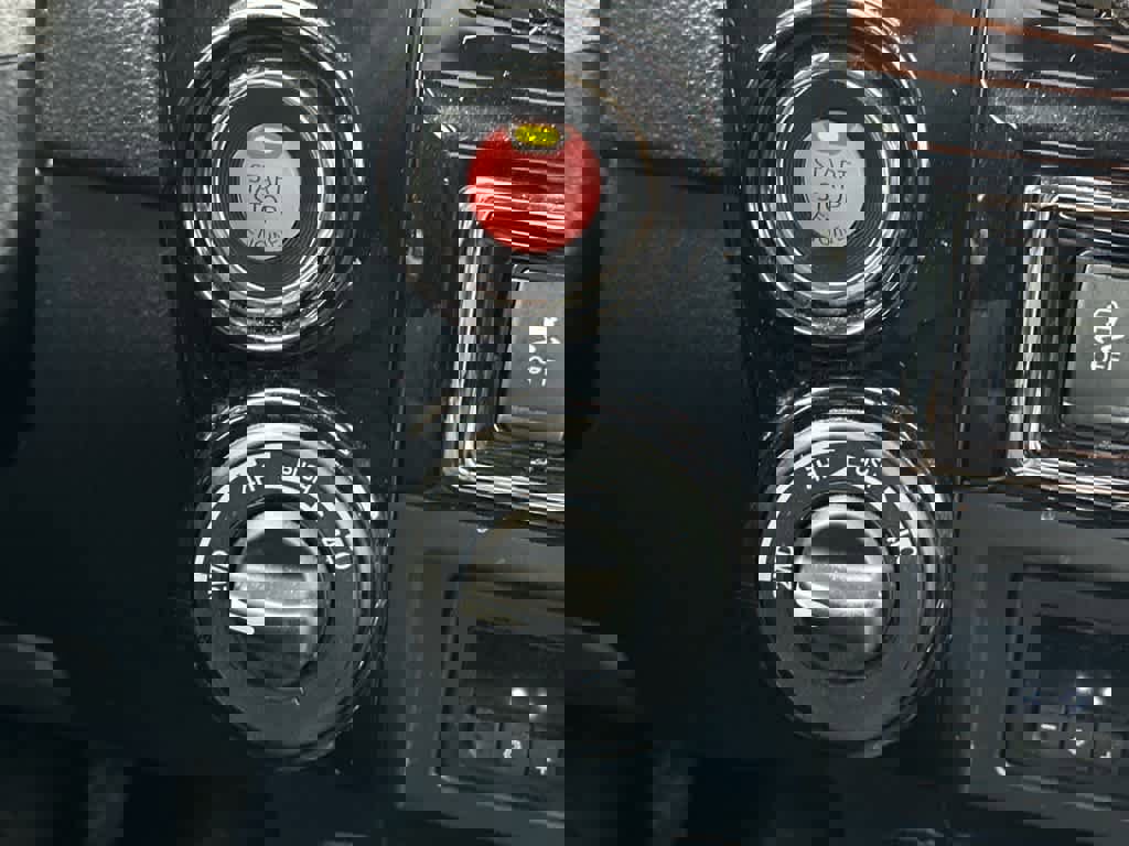 Used 2021 Nissan Titan Platinum Reserve w/ Moonroof Package image 28