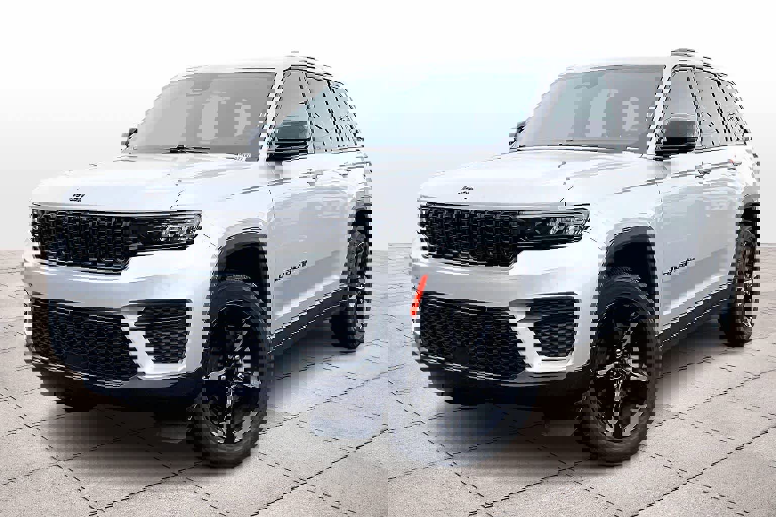 Used 2024 Jeep Grand Cherokee Altitude image 1